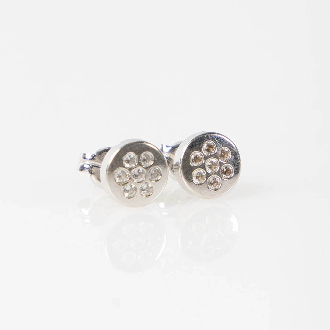 ÖRHÄNGEN, 1 par. 18K vitguld. — Earrings — Stockholms Auktionsverk Helsingborg