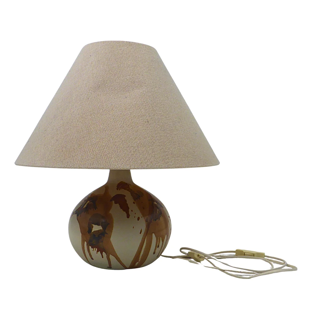 SØHOLM TISCHLAMPE AUS KERAMIK MIT LAMPENSCHIRM. — Table Lamps — Auktionshaus Stuber's Hammerschlag