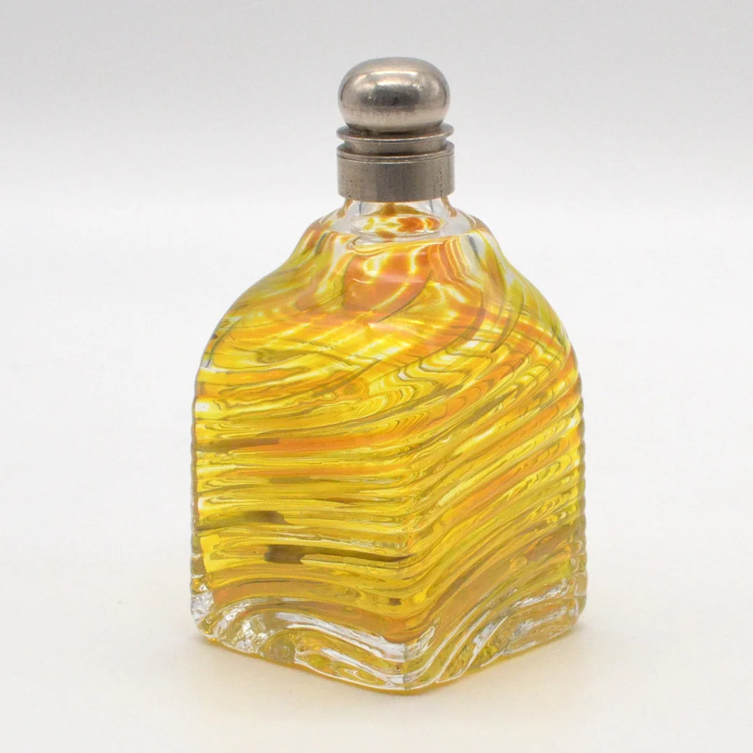 ALPENLÄNDISCHE FLASCHE MIT SCHRAUBVERSCHLUSS, GELB-ORANGE, GERIPPTE OBERFLÄCHE, ÜBERFANGGLAS, SCHWEIZ, 19. JAHRHUNDERT. — Art glass — Kunst- und Auktionshaus Kleinhenz