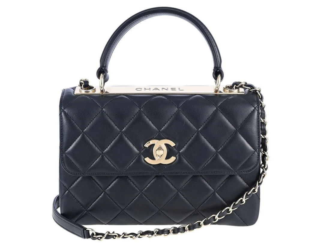 CHANEL, VÄSKA, Trendy CC Top Handle, svart quiltat lammskinn, guldfärgade beslag, 25x16x9 cm, hologrammärkt 27898038, år 2019, cert, dustbag, originalkartong, någon repa på beslag. Very Good Condition. — Accessoarer/Väskor — Kaplans