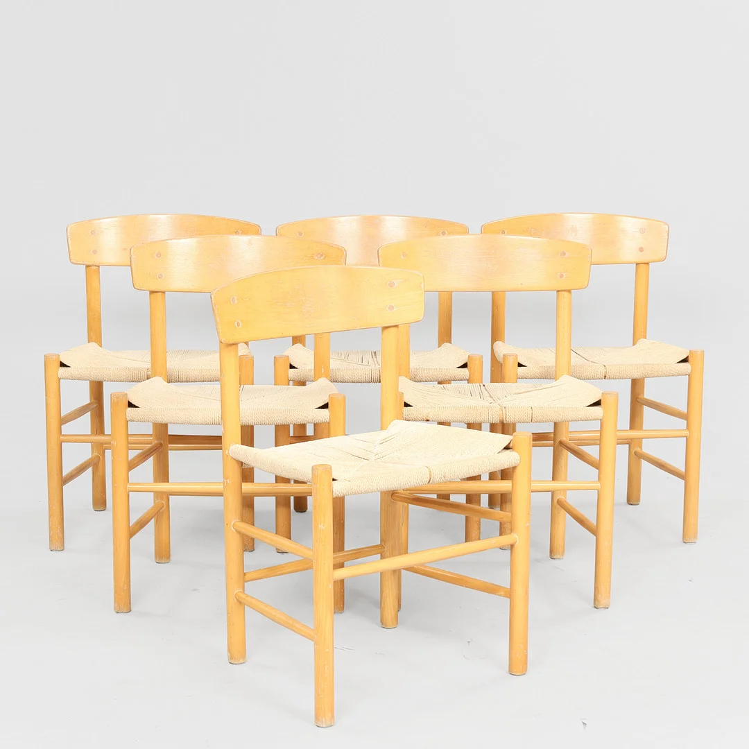 BØRGE MOGENSEN (1914-1972). Sæt på seks "Folkestole" med stel af lakeret bøg, sæde af flettet papirgarn, model J39, FDB, Danmark, formgivet 1947, (6). — Armchairs & Chairs — Palsgaard Kunstauktioner