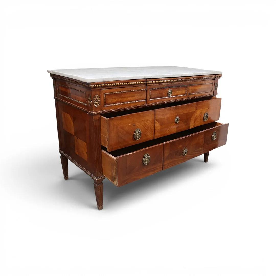 Cómoda Carlos IV en nogal y caoba, del último cuarto del siglo XVIII. — Chests of drawers — Balclis