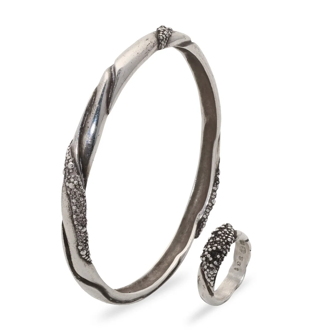 OLE KORTZAU. Georg Jensen. Armring og ring af sterling sølv model 361 (2). — Bracelets — Palsgaard Kunstauktioner