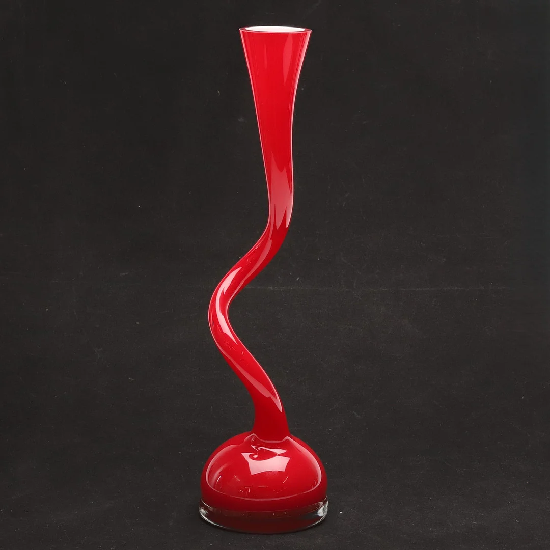 BRITT BONNESEN, "Swing", glas, Norrmann Copenhagen, Danmark. — Art glass — Örebro Stadsauktioner