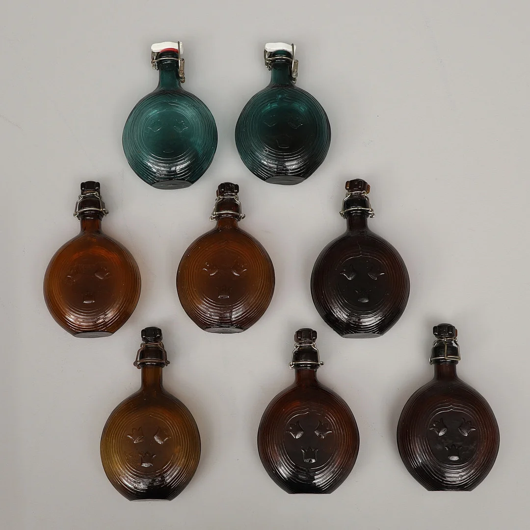 FÄLTFLASKOR, 6+2 st, svenska, 1800/1900-tal. — Other — Crafoord Auktioner Malmö
