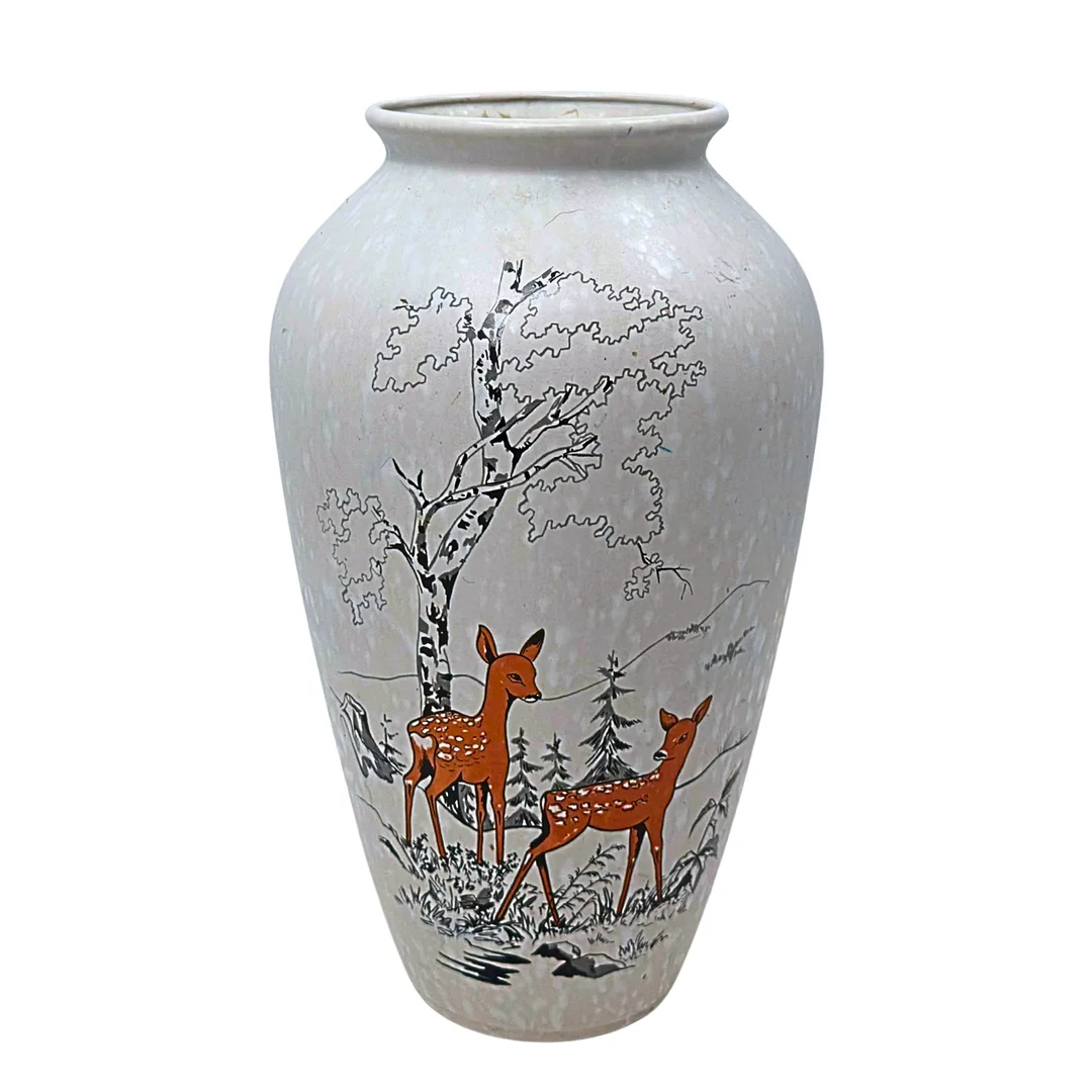 GROSSE KERAMIKVASE MIT BEMALTEN REHE IN EINER WALDLANDSCHAFT. — European — Auktionshaus Stuber's Hammerschlag