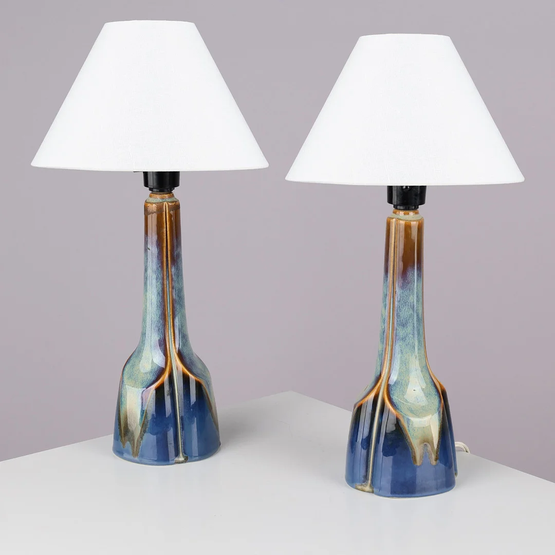 SØHOLM: A pair of stoneware table lamps in multicolored glaze, model no. 940, Bornholm, Denmark, 1950s/60s, (2). — Table Lamps — Palsgaard Kunstauktioner