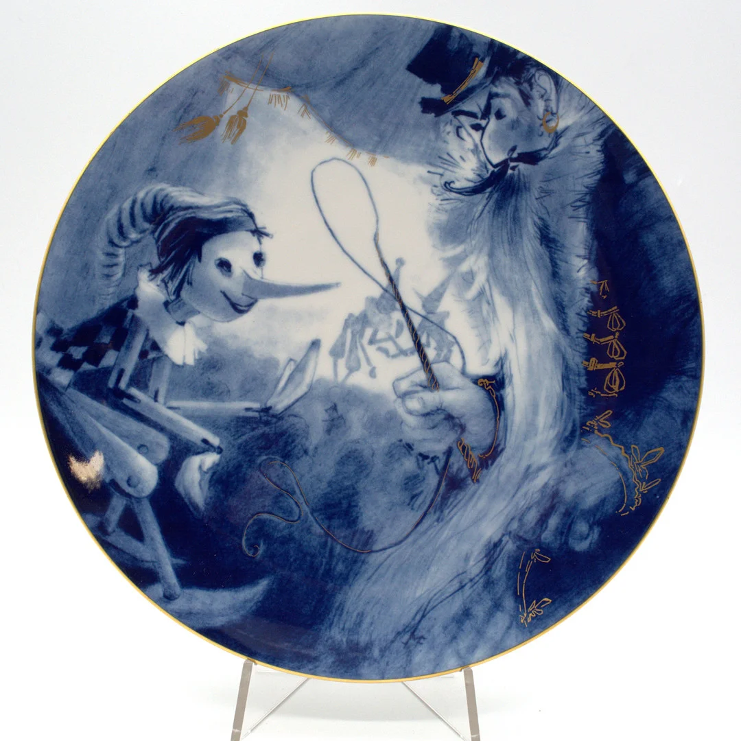 MEISSEN. WANDTELLER, „PINOCCHIOS ABENTEUER“, 20. JAHRHUNDERT, 1. WAHL, D. 25,5 CM. — European — Kunst- und Auktionshaus Kleinhenz
