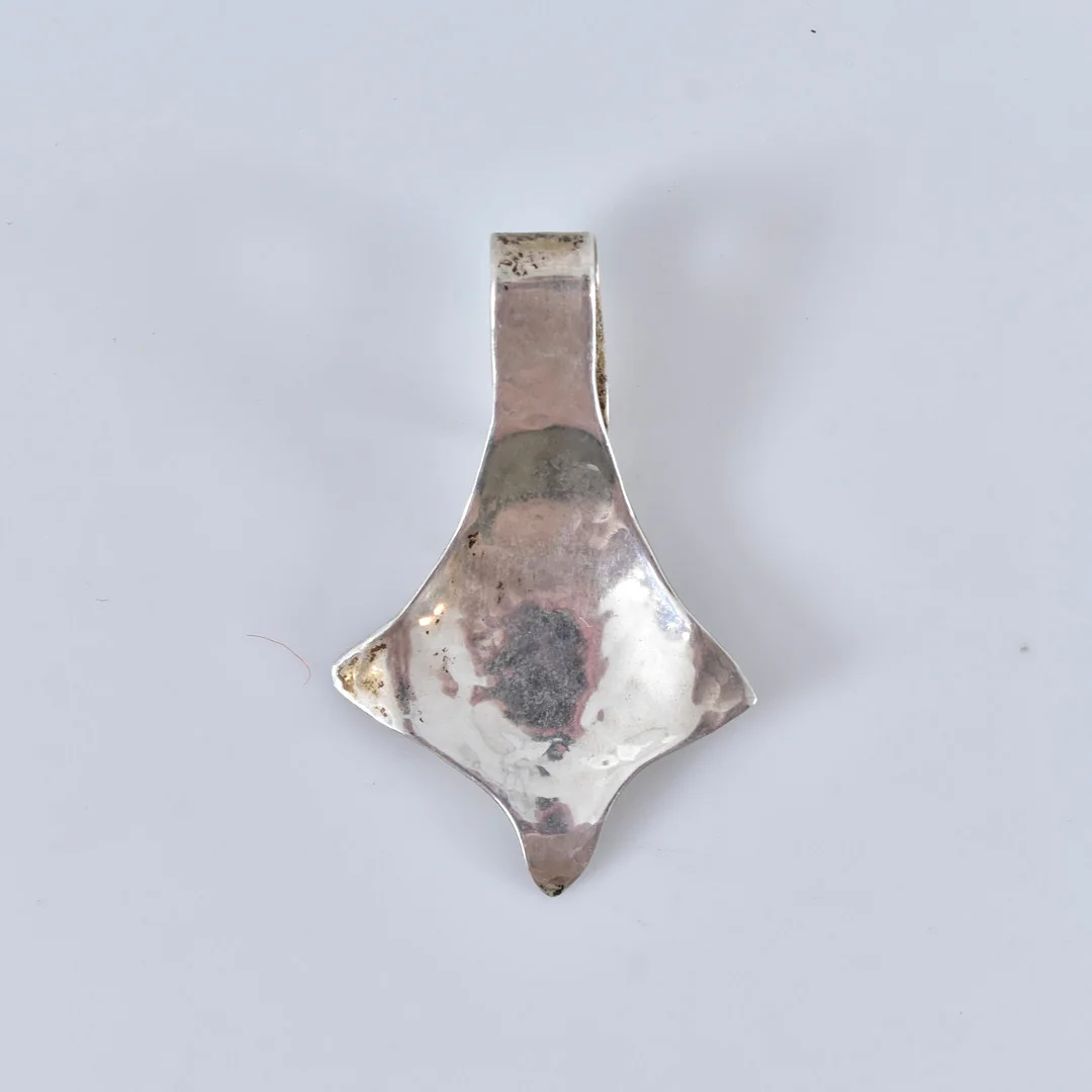 HÄNGE, sterlingsilver, Göteborg. — Brooches & Pendants — Halmstads Auktionskammare