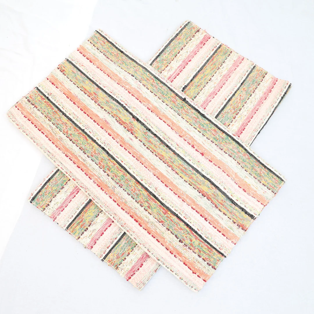 VÄVDA MATTOR, 2st, trasteknik. — Carpets — Falun Auktionsbyrå