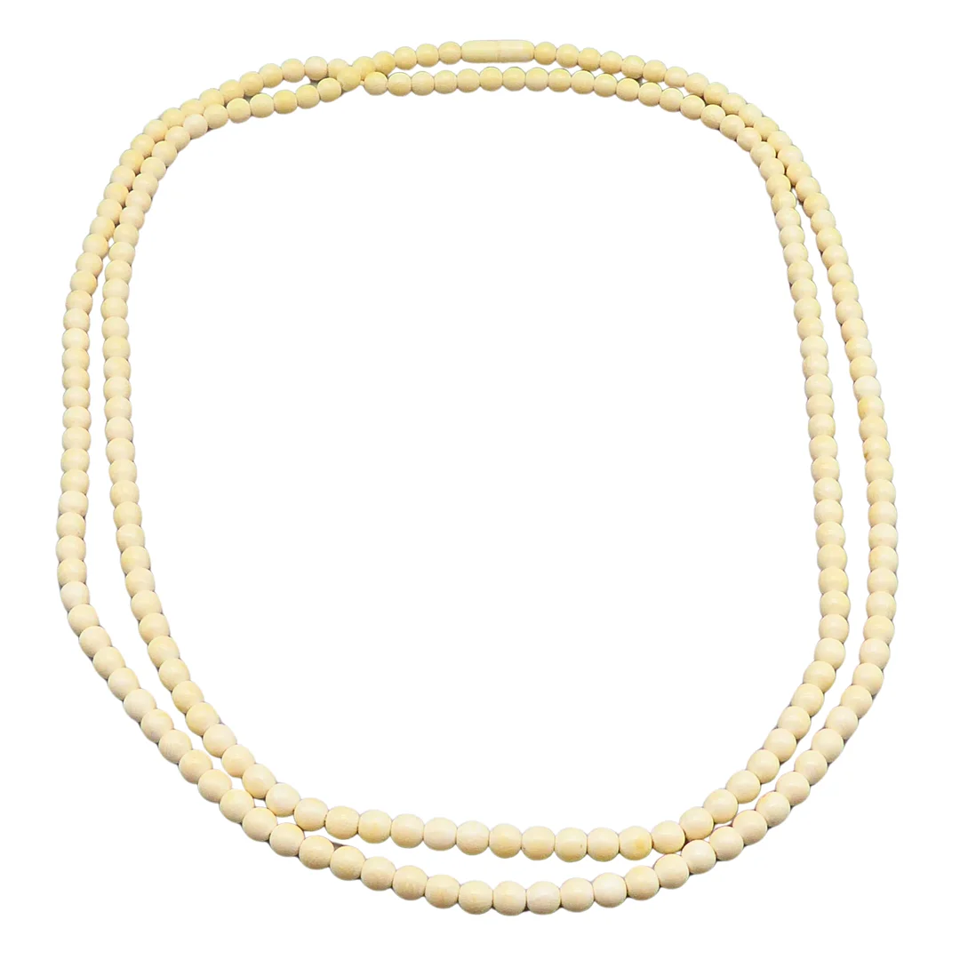 CREMEFARBENE KUGELPERLENKETTE MIT DREHVERSCHLUS. — Necklace — Auktionshaus Stuber's Hammerschlag