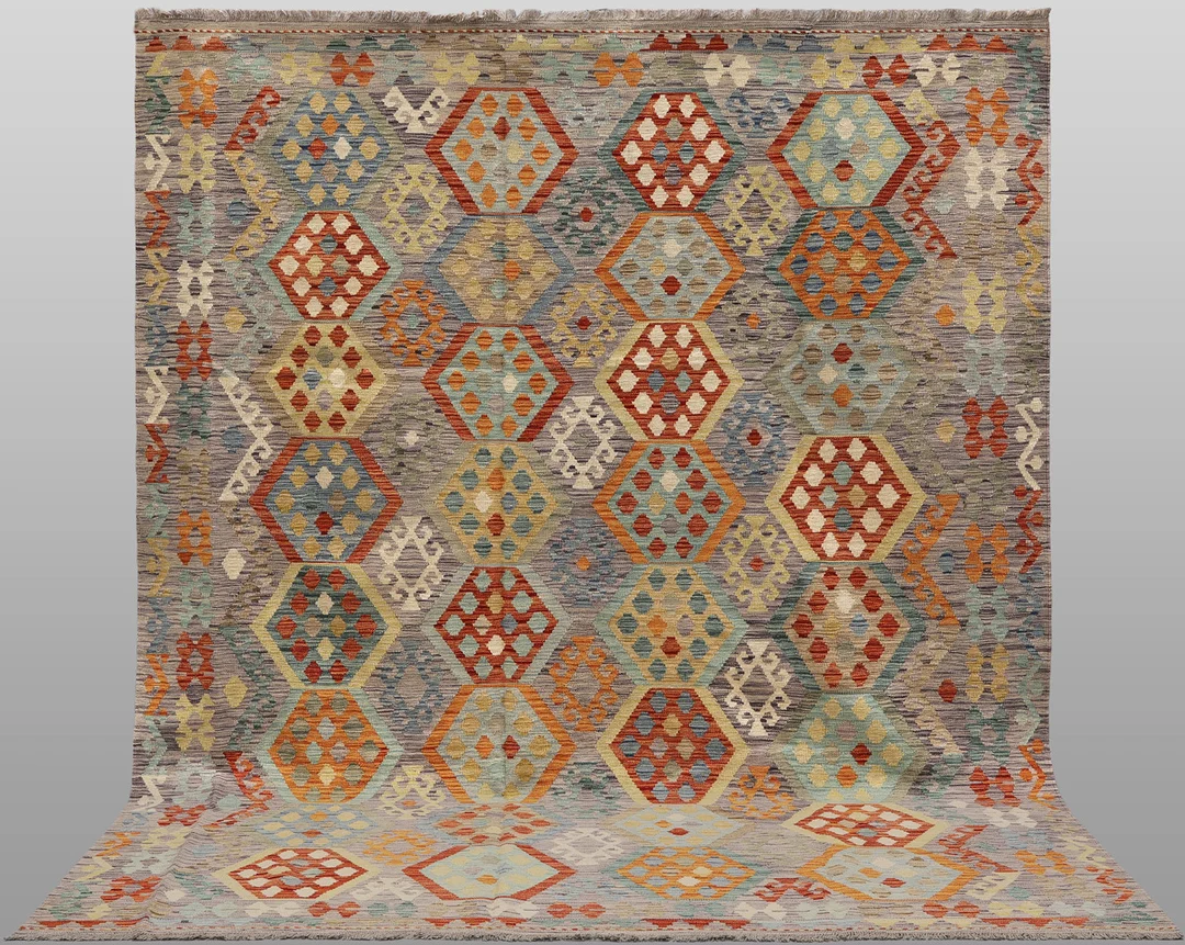 ORIENTMATTA. Kelim klassisk design, 293 x 245 cm. — Oriental Carpets & Textiles — Gomér & Andersson Linköping