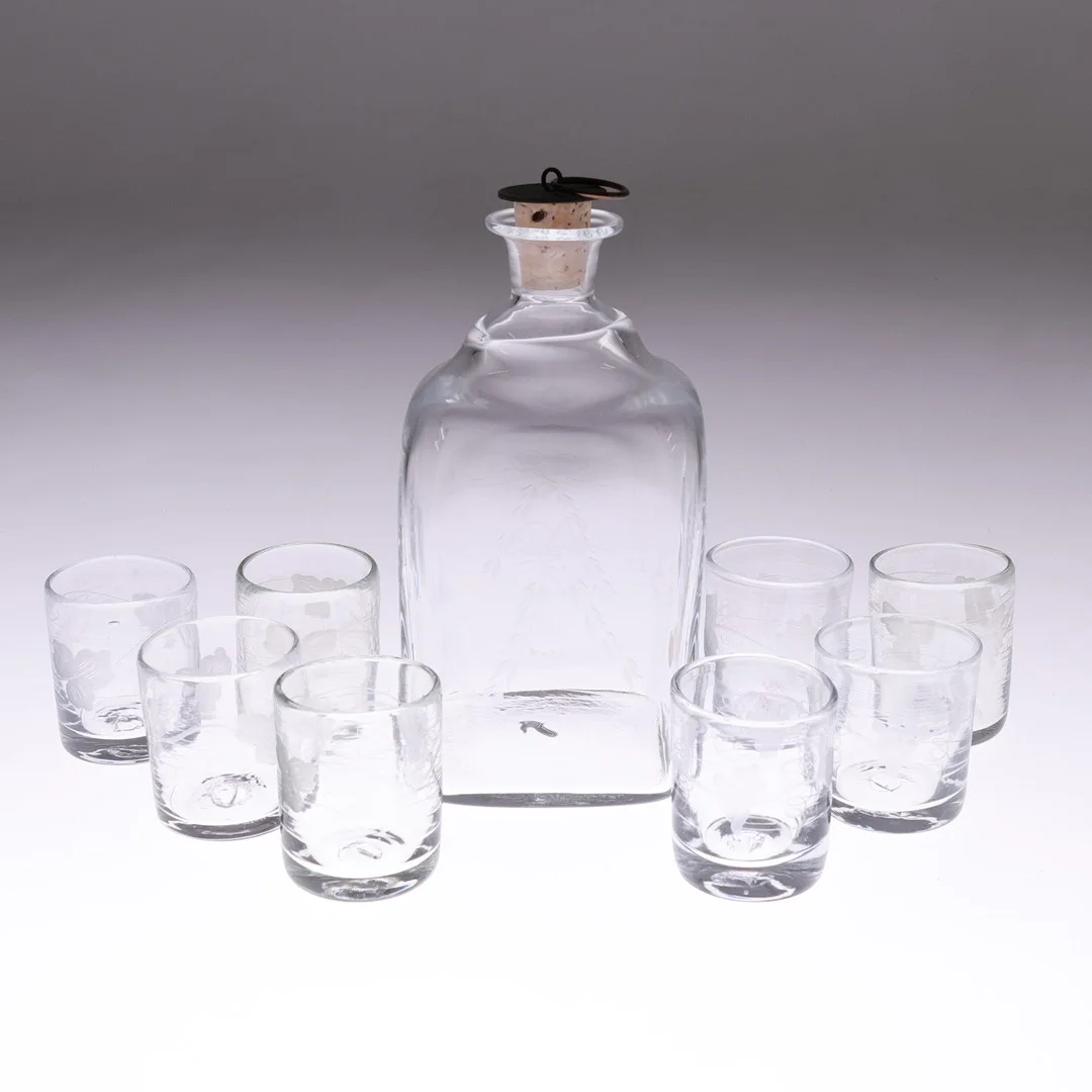 FLASKA samt SNAPSGLAS, 9 delar, Reijmyre. — Tableware — Gomér & Andersson Linköping