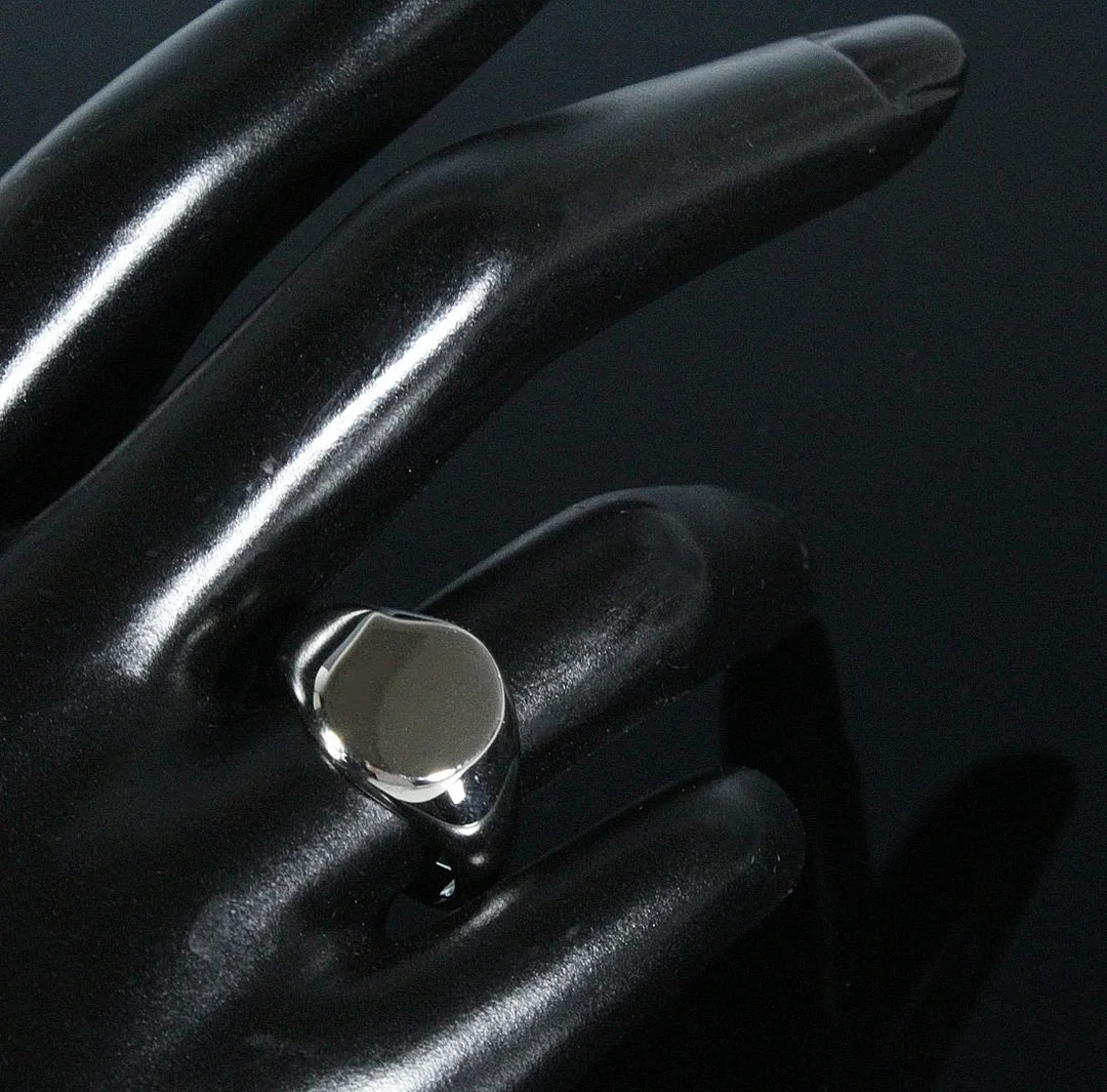 MERALIN JEWELRY. Statement-Ring aus 925/-Sterlingsilber, Größe 58, rhodiniert. — Rings — Stockholms Auktionsverk Düsseldorf/Neuss