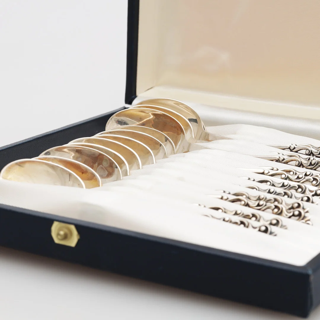 KAFFESKEDAR, 12 st, silver, vikt 160 gram. — Silver — Växjö Auktionskammare