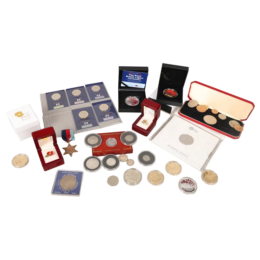 A COLLECTION OF MIXED COINS, MOSTLY COMMEMORATIVE, AND A 1939-1945 STAR (QTY). — Coins & Banknotes — Bishop & Miller