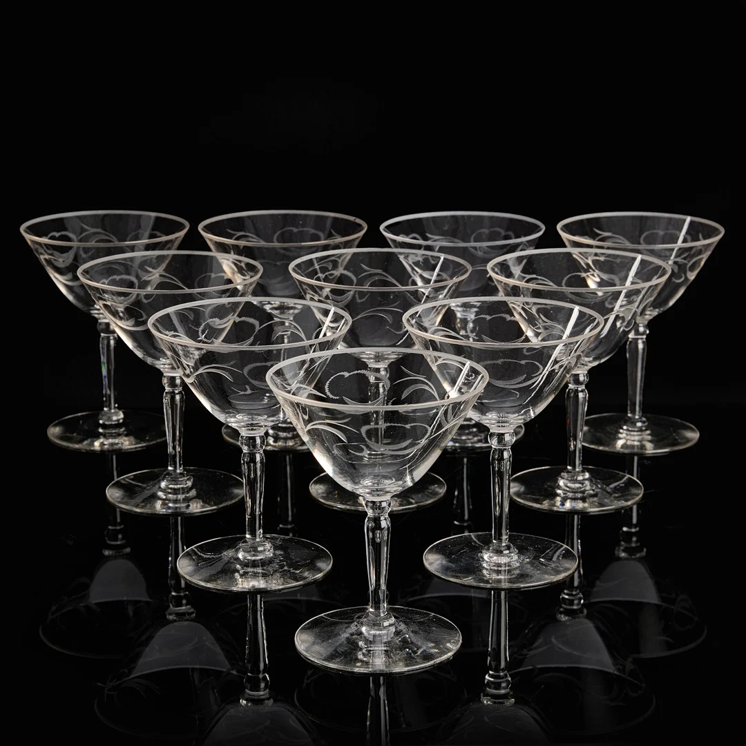VINGLAS, 10 st "Moln", Skruf, 1900-talets första hälft. Klarglas, kupa med etsad dekor. — Tableware — Crafoord Auktioner Stockholm