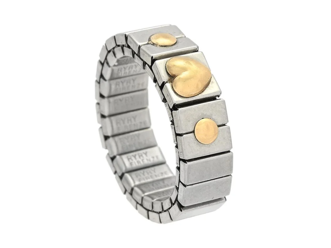 RING, 18K guld/stål, stl 17,25 mm, hjärtan, elastisk, vikt 4,6 g. — Smycken/Ring — Kaplans