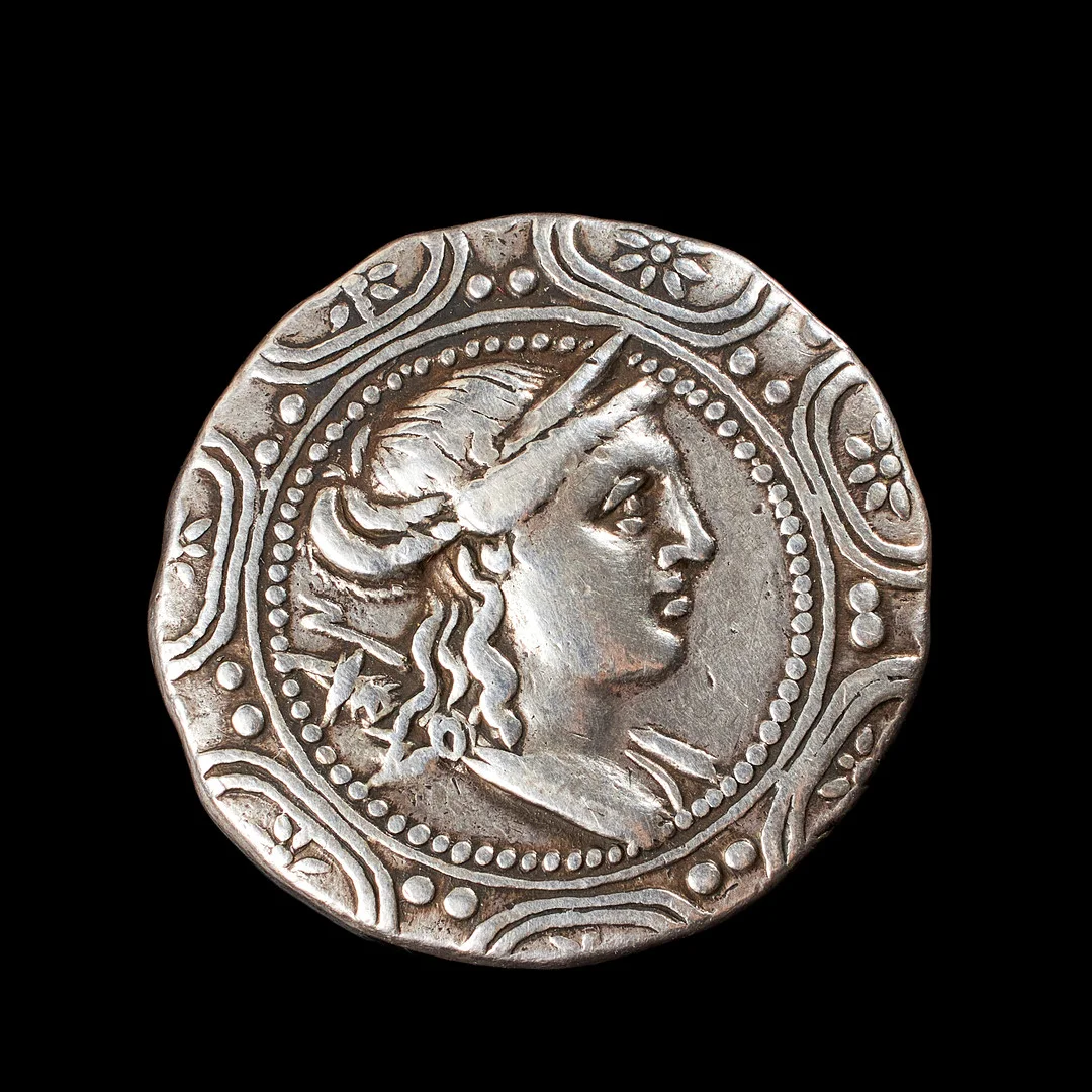SILVERMYNT, Makedonien, tetradrakma ca 167-148 f Kr, åtsidan med byst av Artemis, frånsidan med en klubba och en åskvigg omgivet av en lövkrans. — Coins & Banknotes — Stockholms Auktionsverk Sickla