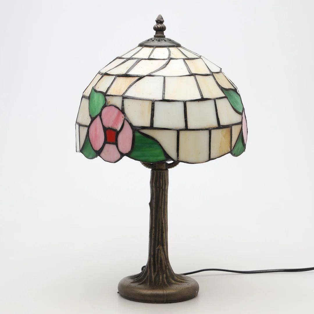 BORDSLAMPA, Tiffany-stil, Linea, samtida. — Table Lamps — Borås Auktionshall