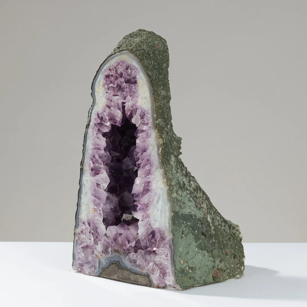 Stor Ametyst 'grottekrystal', 15,4 kg. — Gemstones — Palsgaard Kunstauktioner