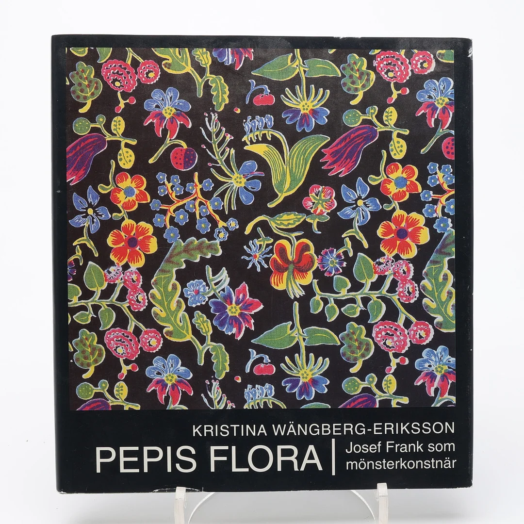 JOSEF FRANK, ÖSTERRIKISK ARKITEKT OCH FORMGIVARE, (1885-1967). KRISTINA WÄNGBERG-ERIKSSONS PEPIS FLORA OM JOSEF FRANK SOM MÖNSTERKONSTNÄR 1998. — Books — Crafoord Auktioner Lund