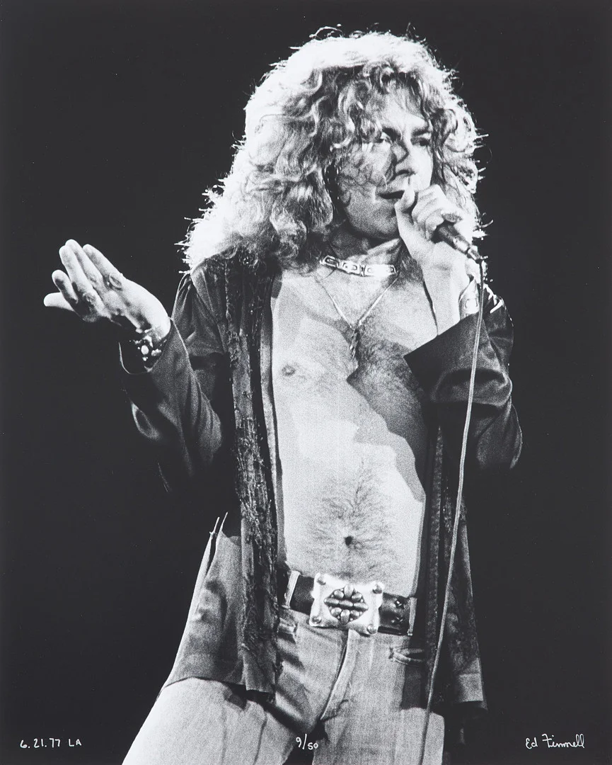 ED FINNELL (USA/SVERIGE, FÖDD 1956). Robert Plant, Led Zeppelin, "Presence Tour'', Los Angeles, June 21, 1977, signerad Ed Finnell, numrerad 9/50. — Photography — Stockholms Auktionsverk Sickla