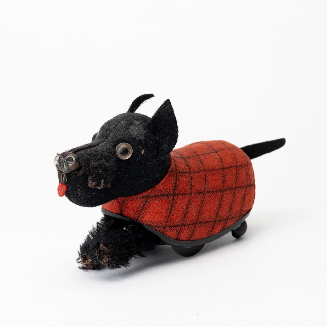 Skotte, mekanisk leksak med urverk, Schuco, Tyskland, 1950-tal. — Other toys — Auktionshuset Kolonn