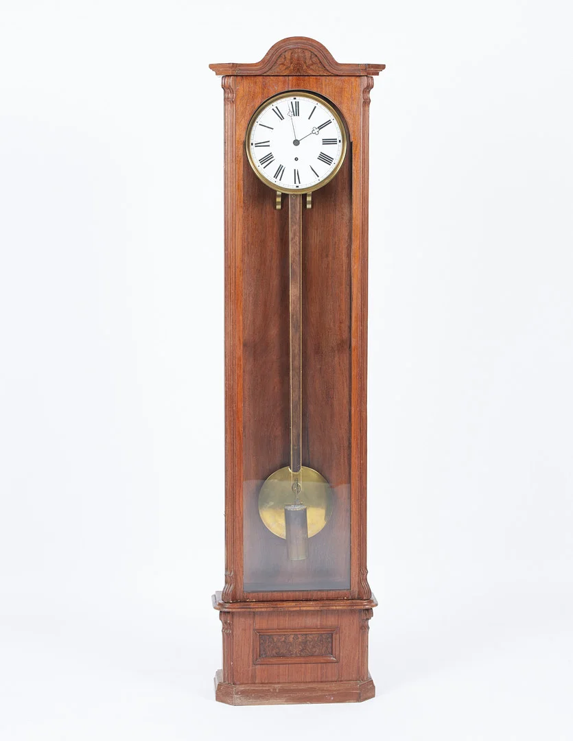 Standregulator / Präzisionspendeluhr, Schlüsselaufzug, 8 Tage Gangreserve, 19. Jahrhundert. — Longcase clocks — Stockholms Auktionsverk Köln