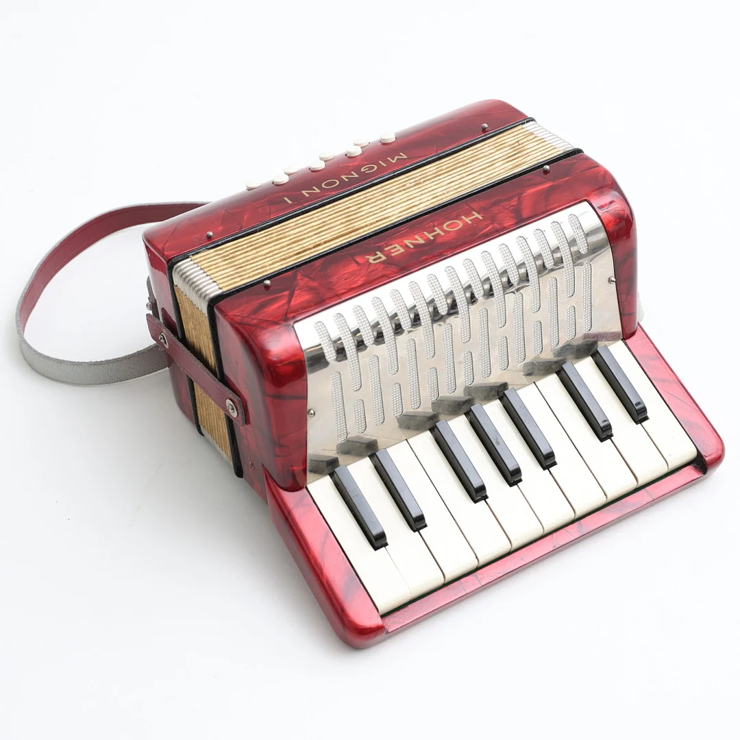 MINIATYRDRAGSPEL, Honher "Mignon I", 1900-talets mitt. — Musical instruments — Auktionshuset Thelin & Johansson