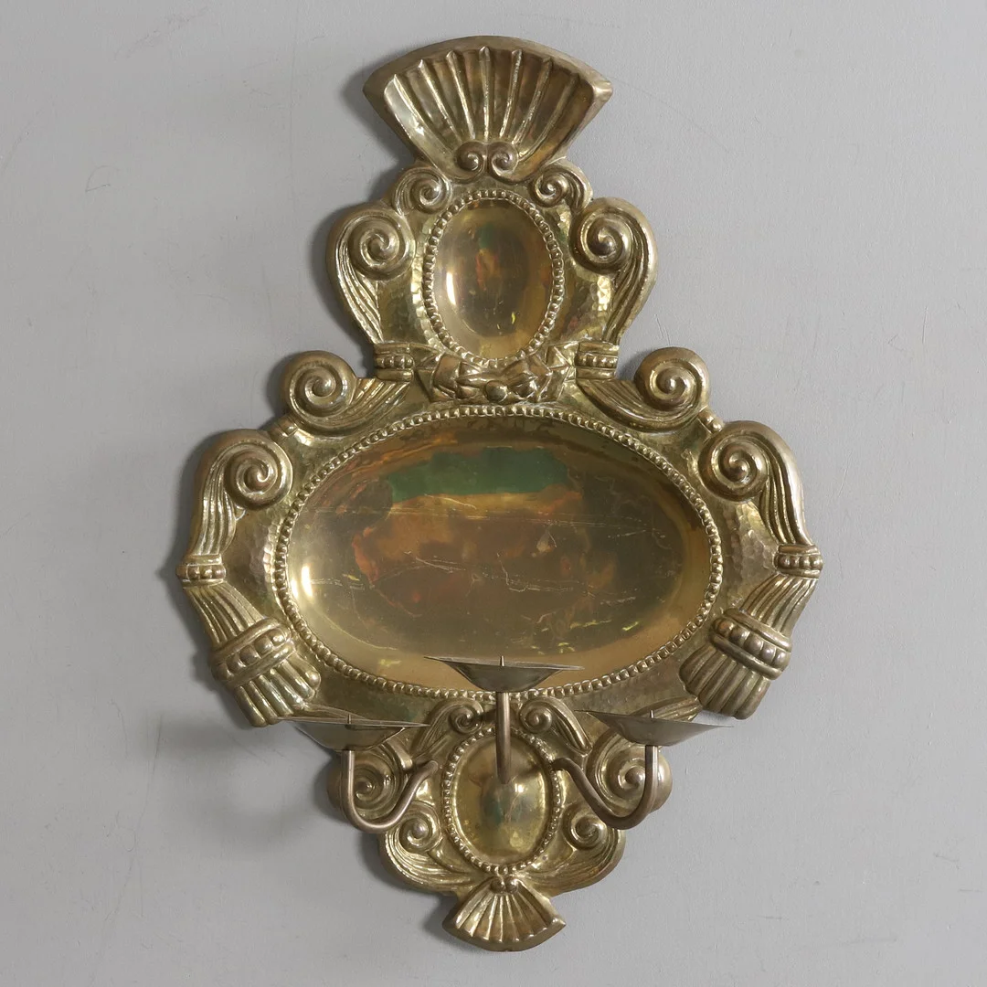LJUSPLÅT, mässing, 1900-tal. — Pewter, Brass & Copper — Örebro Stadsauktioner