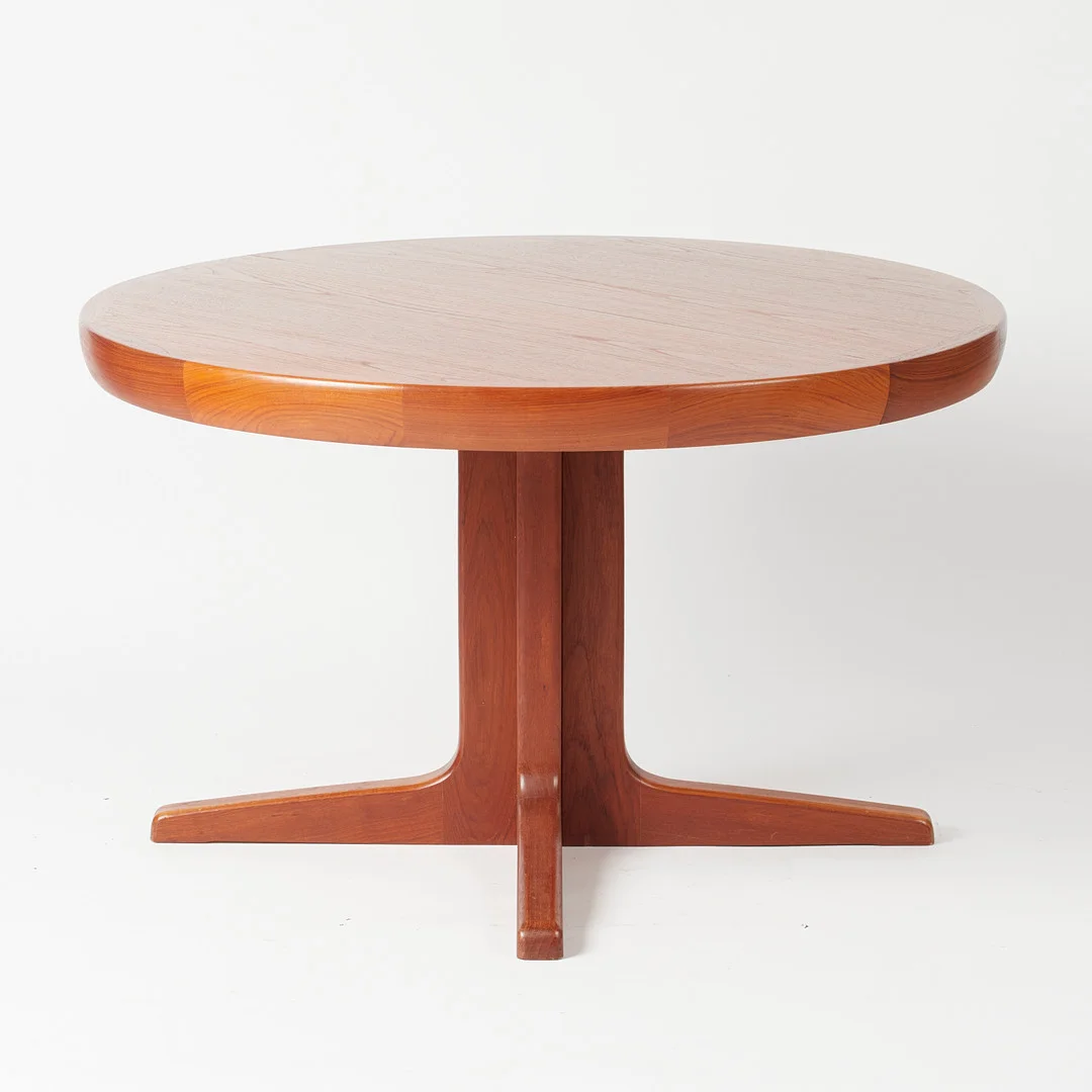 IB KOFOD-LARSEN. Faarup Møbelfabrik, Ausziehbarer Esstisch, Teakholz, 1960er Jahre, Dänemark. (3). — Dining tables — Stockholms Auktionsverk Köln