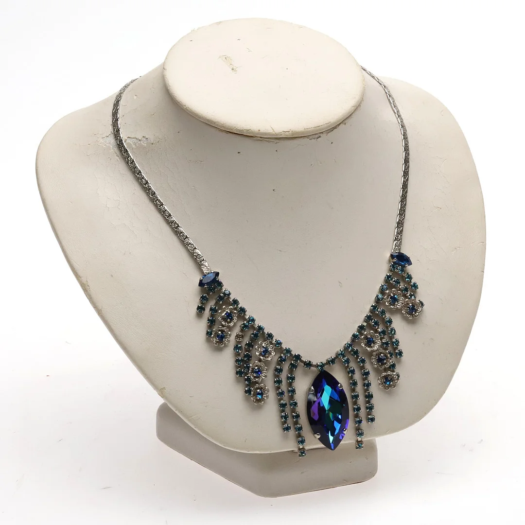 COLLIER, Swarovski kristaller. — Necklace — Örebro Stadsauktioner