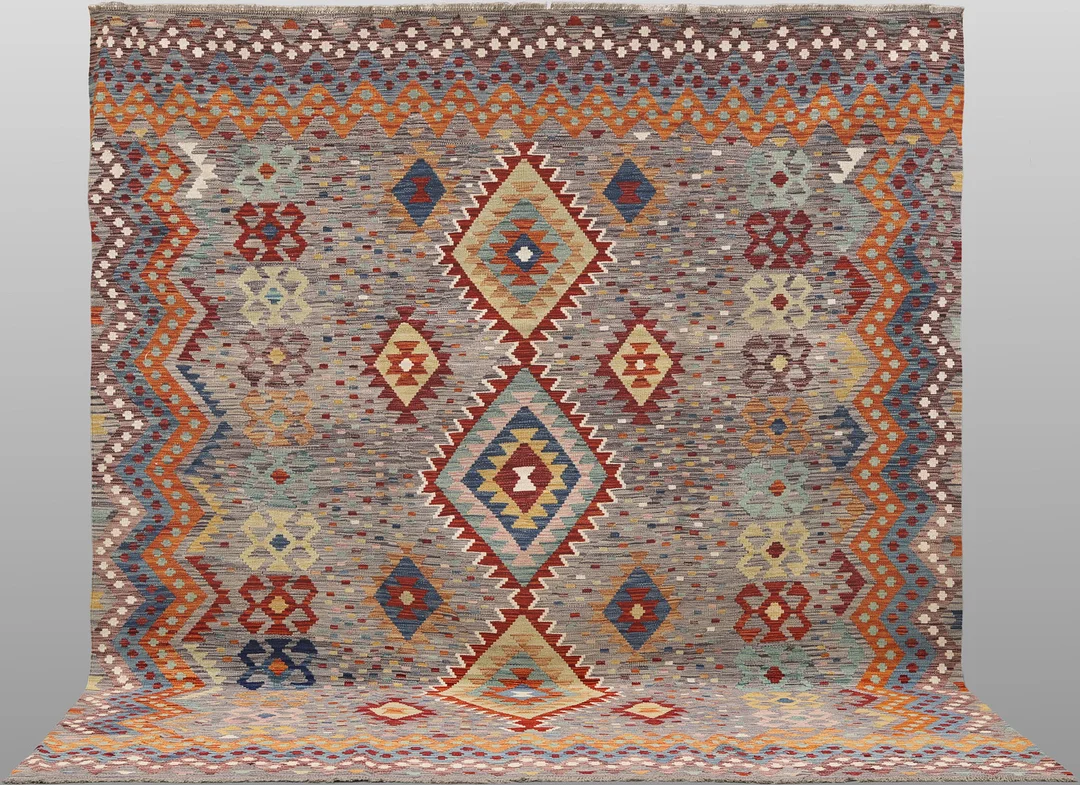 ORIENTMATTA. Kelim klassisk design, 300 x 244 cm. — Oriental Carpets & Textiles — Gomér & Andersson Norrköping