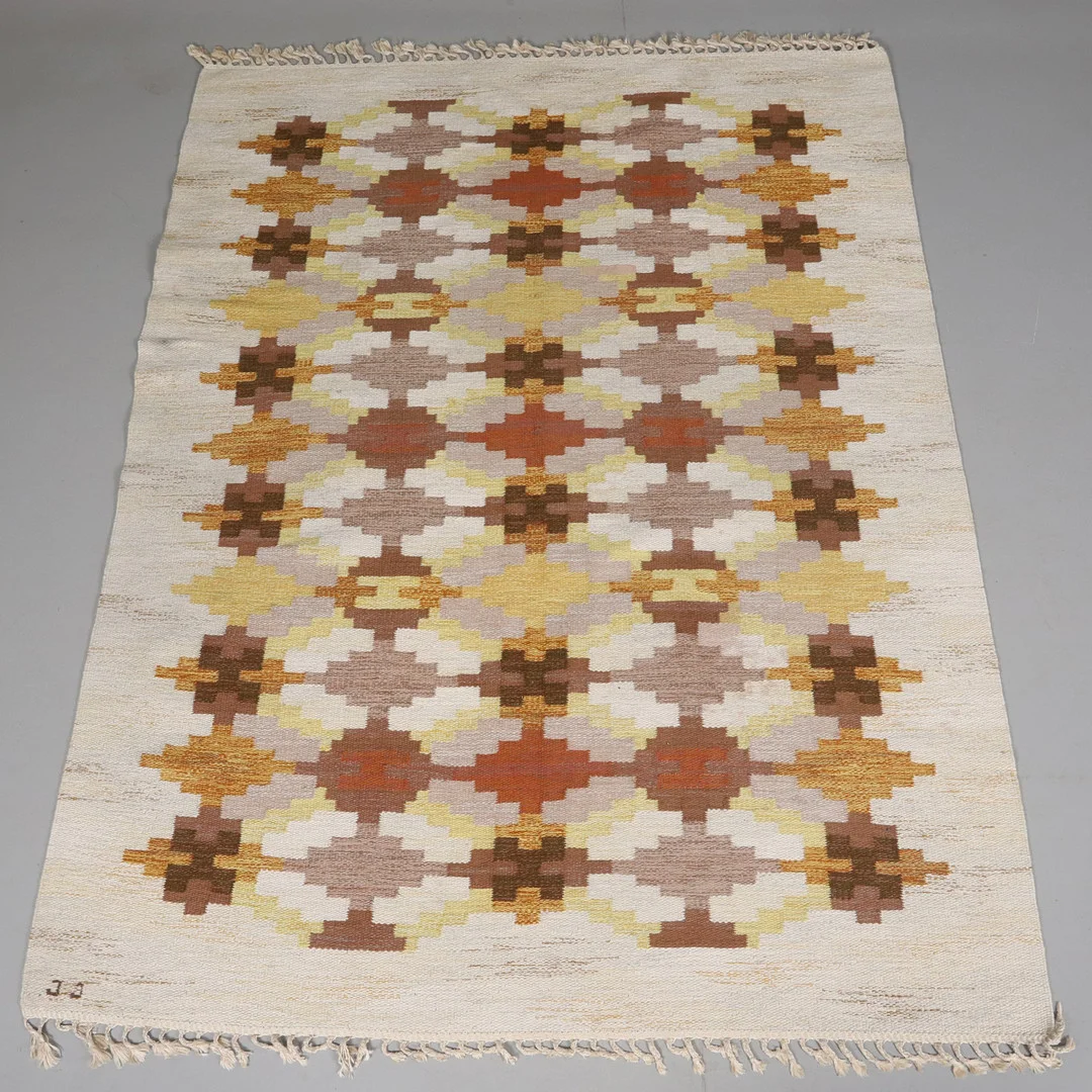 JUDITH JOHANSSON. Matta, röllakan, "Björkered", formgiven 1962. — European Carpets & Textiles — Örebro Stadsauktioner