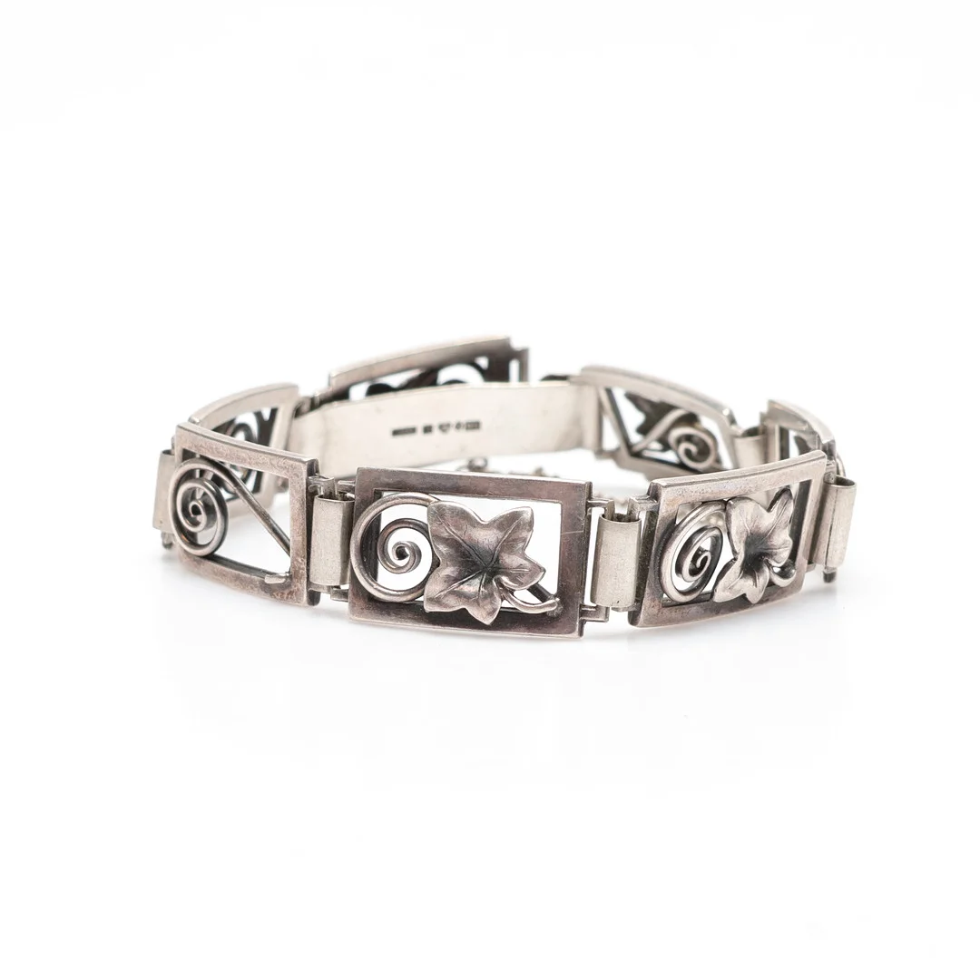 ARMBAND, silver, Gustaf Dahlgren & Co, Malmö. 1954. Vikt ca 26 gram. — Bracelets — Gomér & Andersson Linköping
