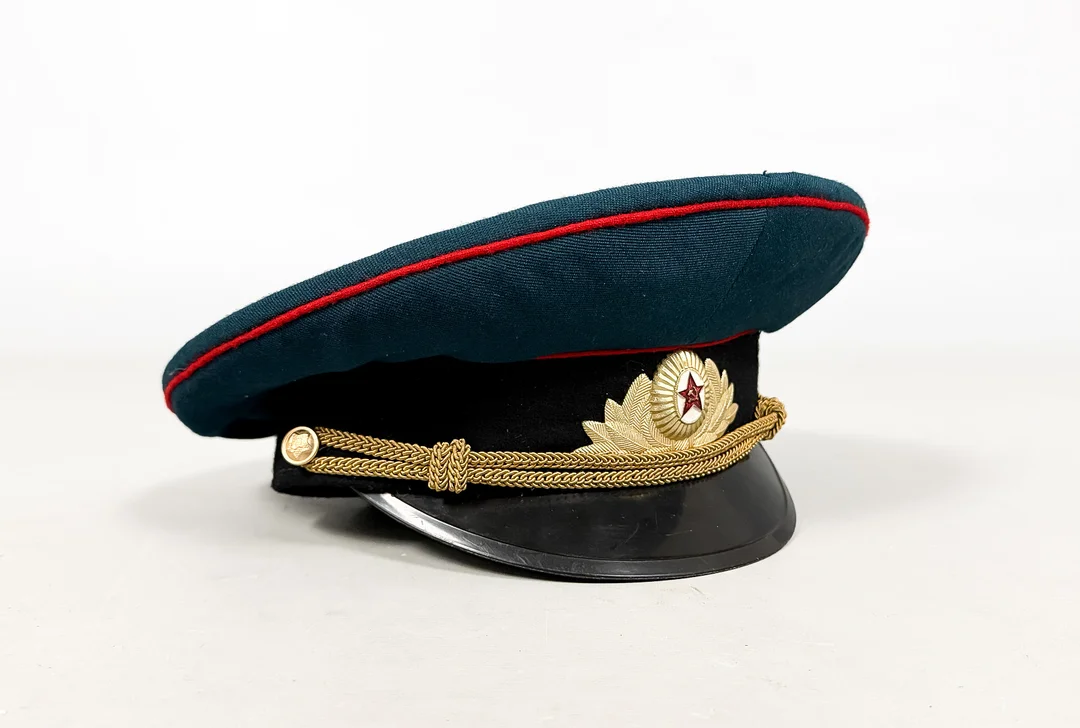 OFFICERSMÖSSA, textil, metall, Sovjetiska armén-1900-tal. — Armour & Uniform — Auktionshuset STO Bohuslän
