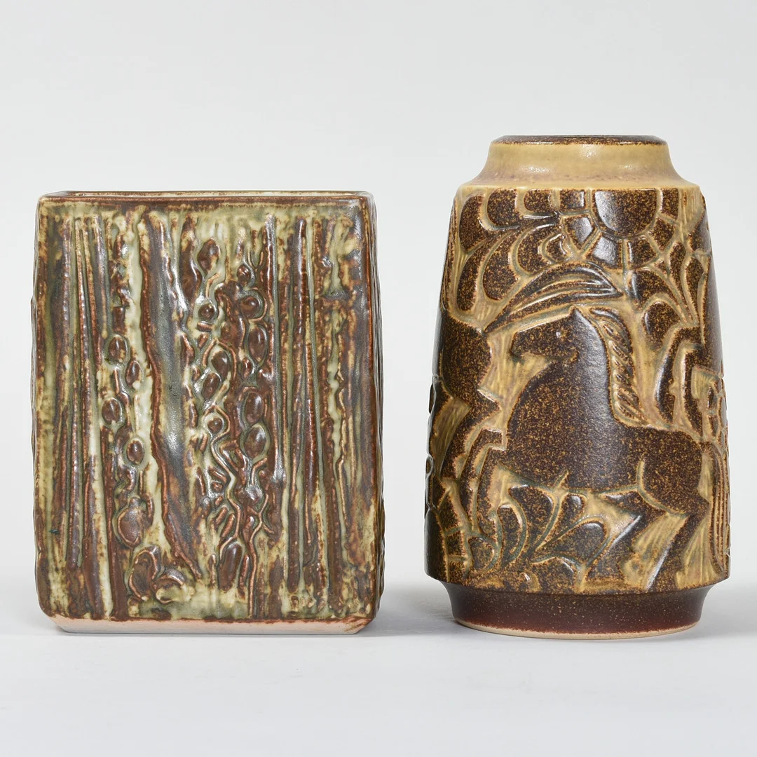 JØRGEN MOGENSEN. 1922-2004) Skulpturel vase. Model nr. F286. med Marianne Starck for Michael Andersen (2). — European — Sørensen Auktioner