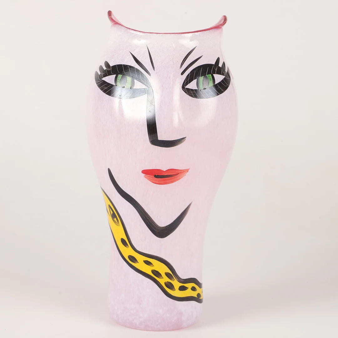 ULRICA HYDMAN-VALLIEN. Vas, "Open Minds", glas, Kosta Boda, signerad. — Art glass — Helsingborgs Auktionskammare