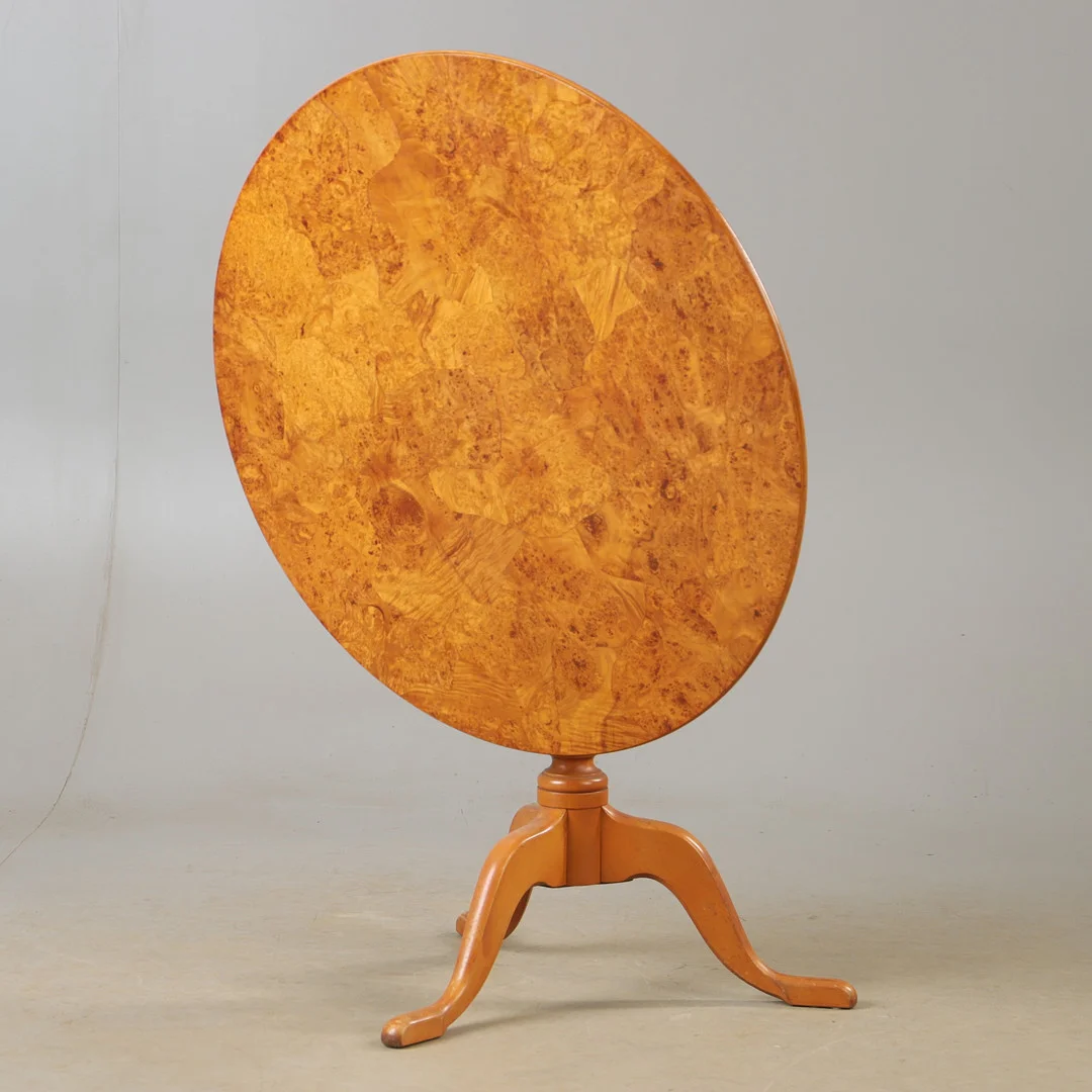 FÄLLBORD, rotfanér, 1900-talets andra hälft. — Tables — Helsingborgs Auktionskammare