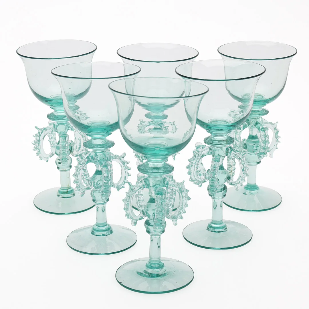 VINGLAS, 6 st, glaskammar form av drakryggar, Façon de Venise, 1900-talets första hälft. — Utility glass — Auktionsmagasinet Vänersborg