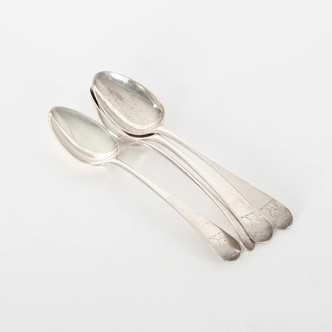 SILVERSKEDAR "Old English", 4 st, med crest, London, 1784-1794. — Silver — Auktionsverket Engelholm