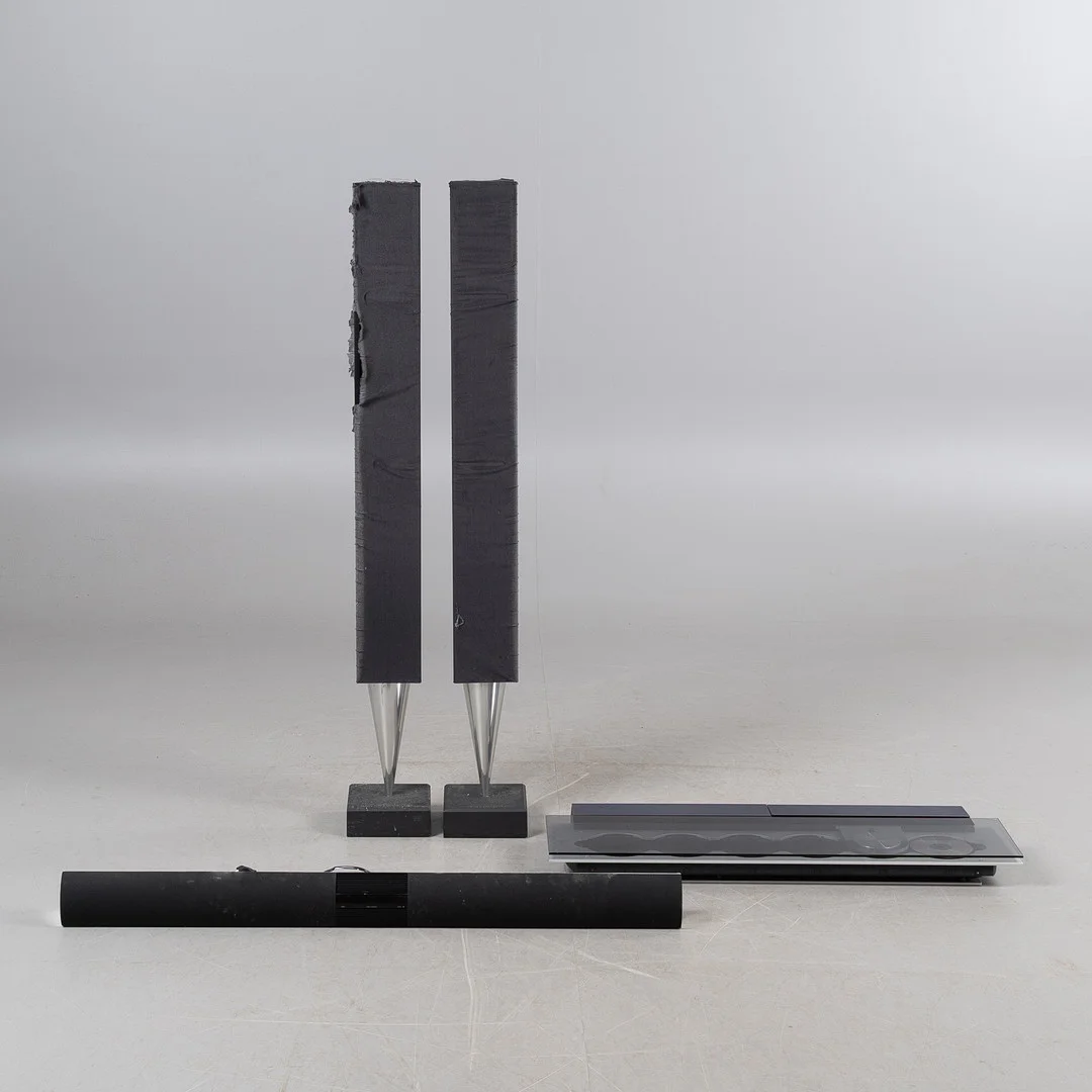 BANG & OLUFSEN, Högtalare och CD-Växlare BeoSound 9000 MK I, två BeoLab 8000, en BeoLab 3500. — Modern consumer electronics — Stockholms Auktionsverk Helsingborg