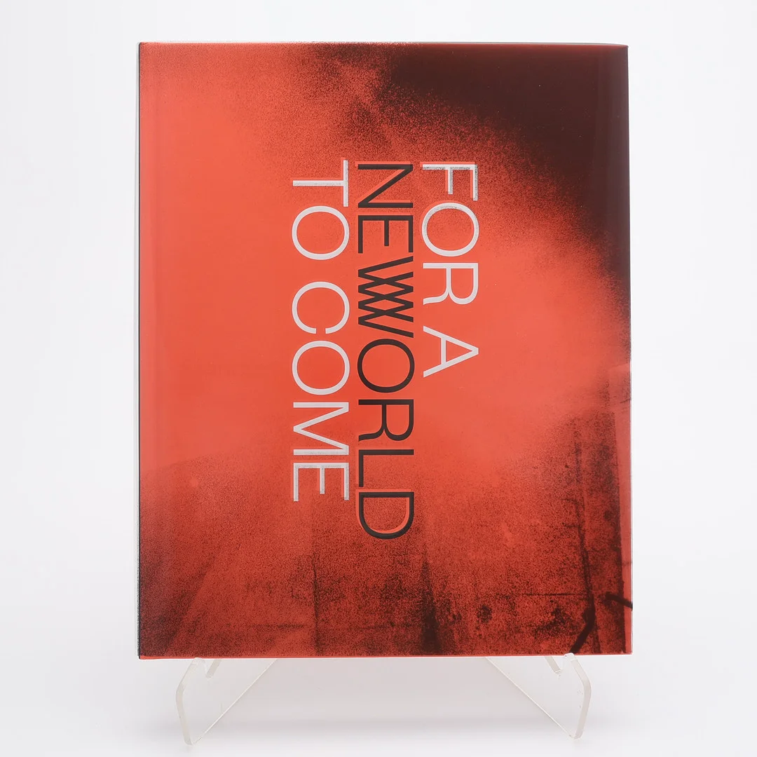 FOTO. FOR A NEW WORLD TO COME: EXPERIMENTS IN JAPANESE ART AND PHOTOGRAPHY, 1968 - 1979. EXKLUSIV KATALOG FÖR EN UTSTÄLLNING I HOUSTON 2015. — Books — Crafoord Auktioner Lund