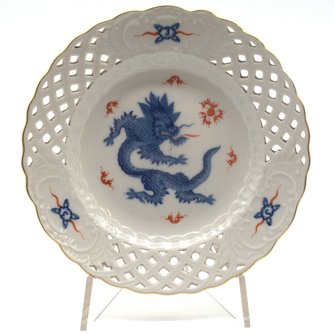 MEISSEN TELLER, MING DRACHE, DURCHBROCHEN, GOLDRAND, 1. WAHL, 20. JAHRHUNDERT. — European — Kunst- und Auktionshaus Kleinhenz