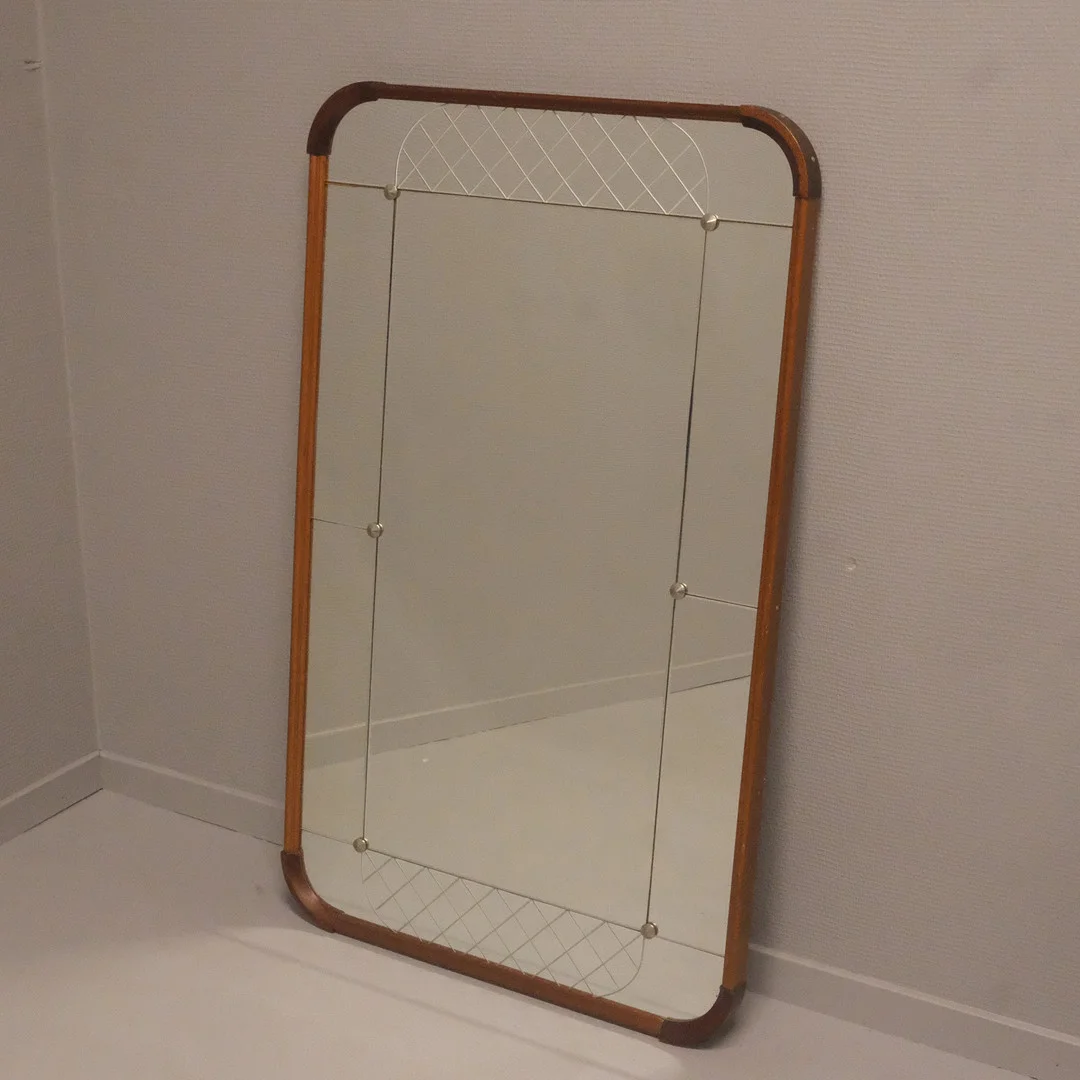 HOVMANTORP. VÄGGSPEGEL. MODELL 7418. SWEDISH MODERN. 1940/50-TAL. — Mirrors — Björnssons Auktionskammare