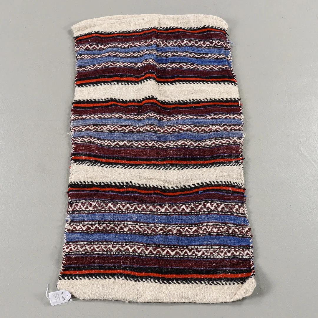 SÄCK Orientaliskt mönster, 121x64 cm. — Oriental Carpets & Textiles — Karlstad Hammarö Auktionsverk