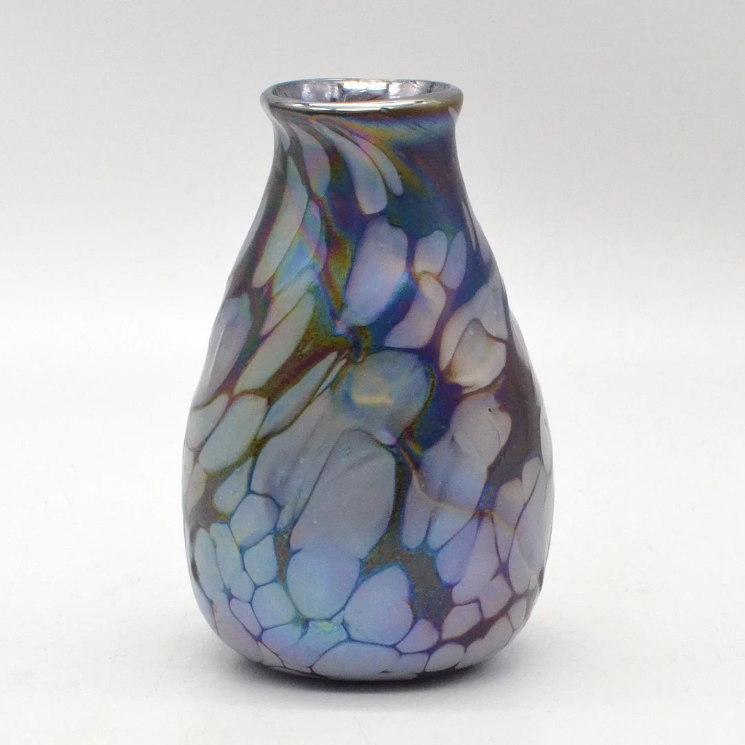 JOHANN LOETZ WITWE. JUGENDSTILVASE, GLAS, EINGEDRÜCKTE OBERFLÄCHE, IRISIERENDER DEKOR, KLOSTERMÜHLE, UM 1902. — Art glass — Kunst- und Auktionshaus Kleinhenz