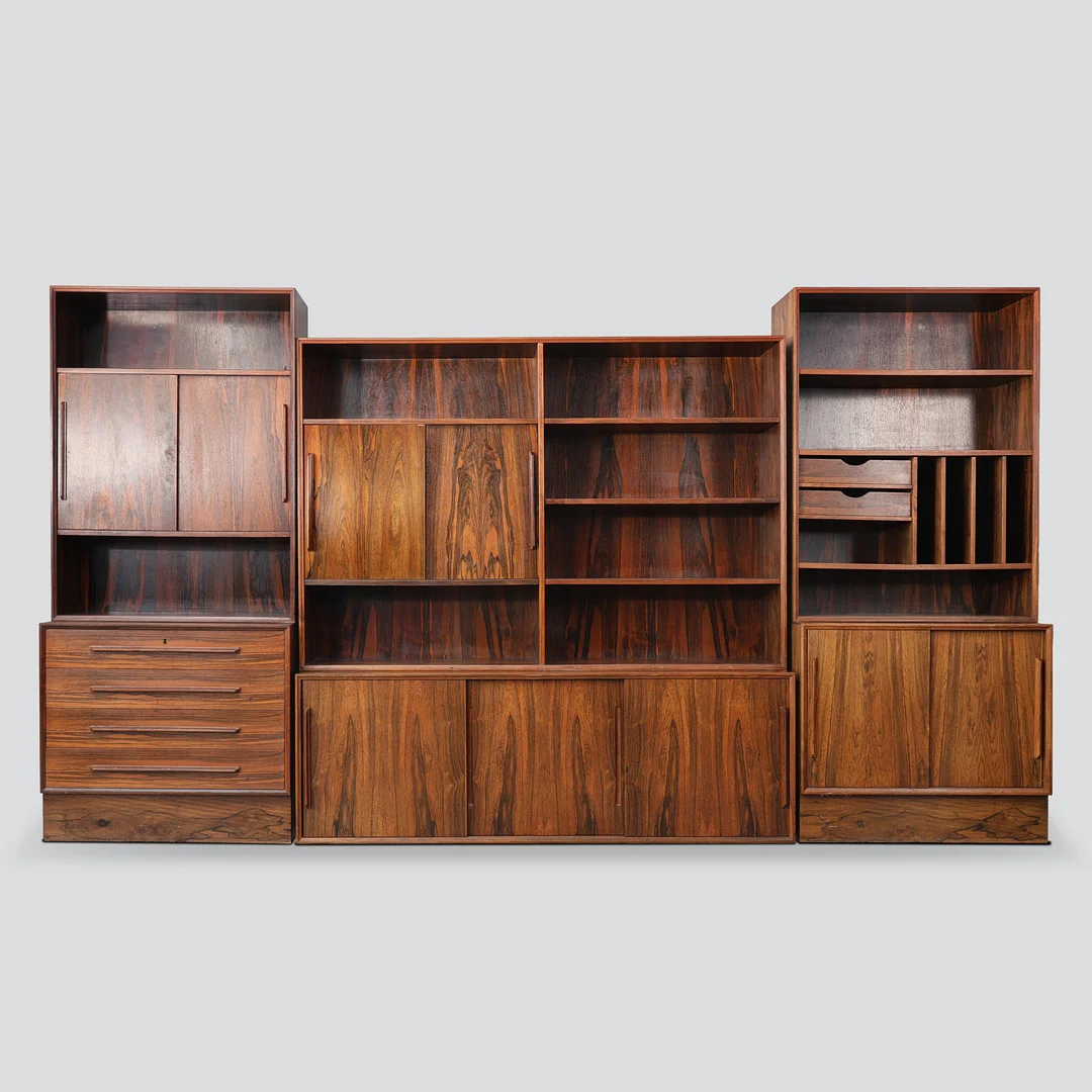 Dansk design. Reolsystem af palisander, 1960'erne (6). — Cupboards, Cabinets & Shelves — Bidstrup Auktioner