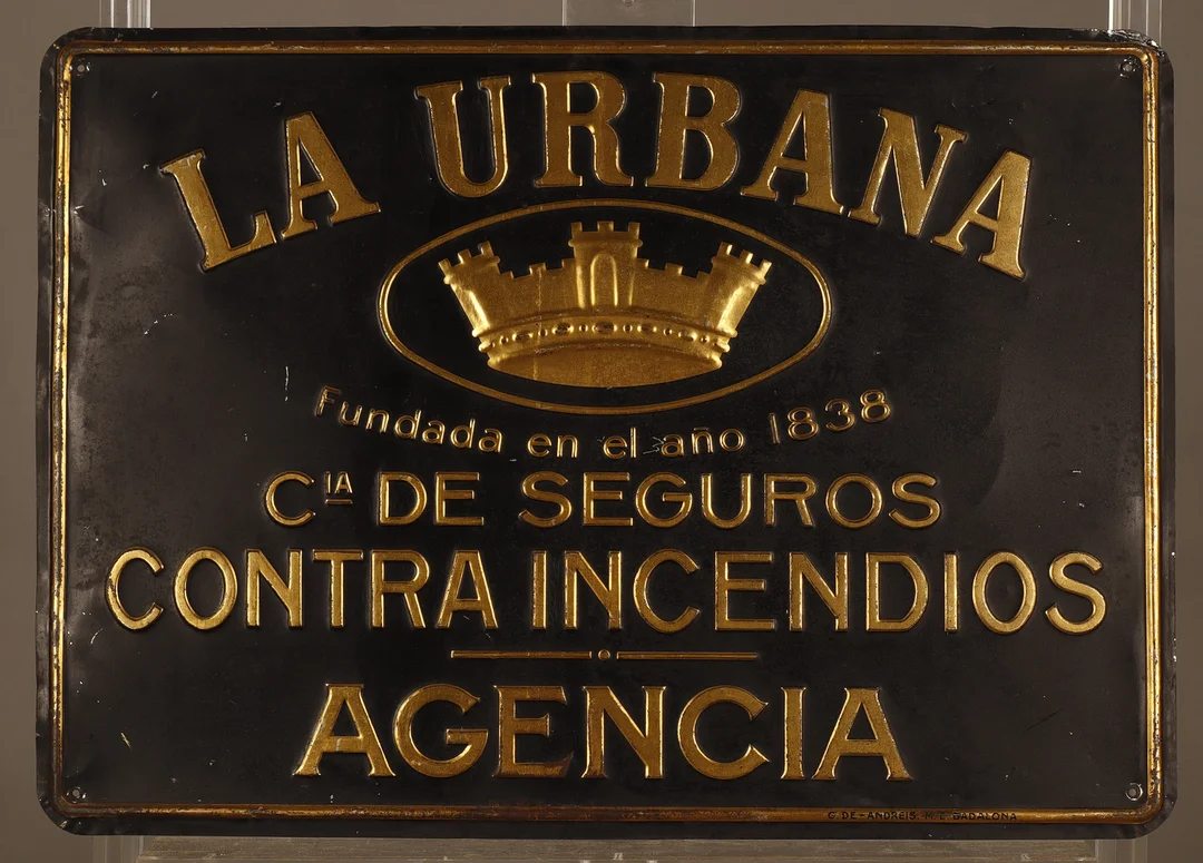 La Urbana, placa publicitaria en hojalata estampada y pintada. — Other collectables — Barcelona Auctions